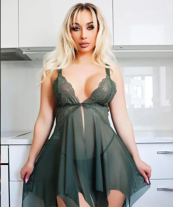 derin yırtmaçlı yeşil fantezi gecelik tül ve dantel detaylı